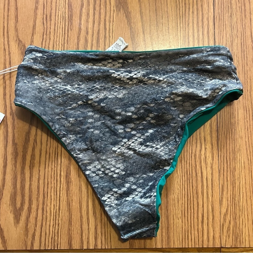 NWT Maaji Women's Swim Bikini Bottom Reversible Snake Skin Green Size M - Picture 3 of 3